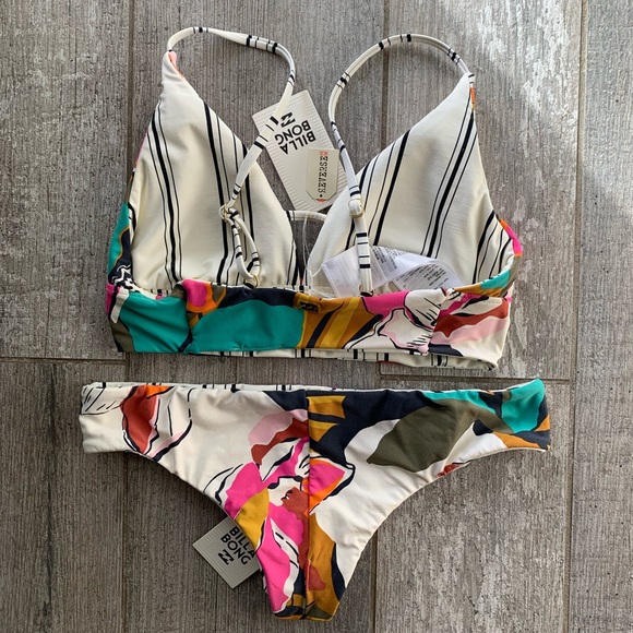 🔥🔥BILLABONG - REVERSIBLE FLORAL DAY BIKINI🔥🔥 - Picture 6 of 8